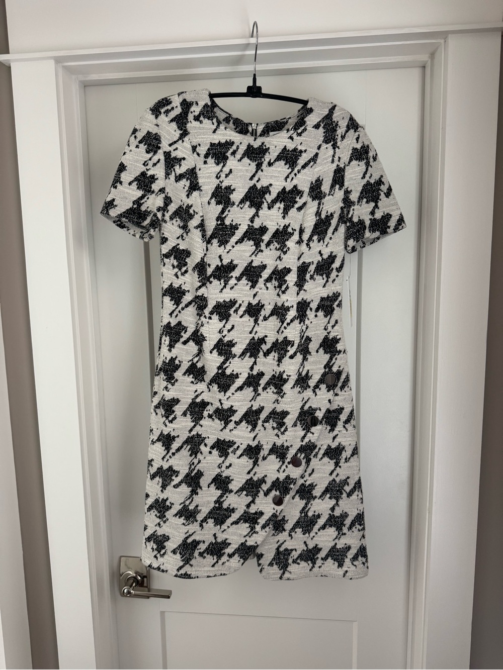 DKNY Black & White Houndstooth Short Sleeve Button Detail Shift Dress Size 4